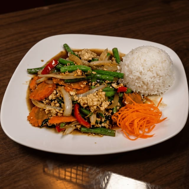 L-02B TH Pad Ka Praow ground Pork.